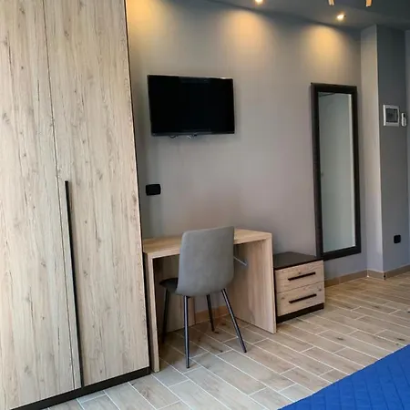 招待所 Marconi 2 3*